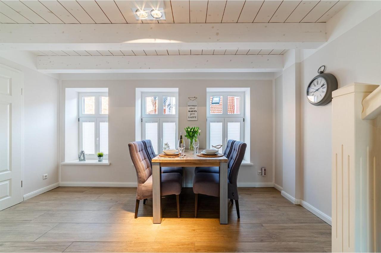 Haus Am Siel 01, Zentral Mit Eigenem Steg Villa Греетзиел Екстериор снимка